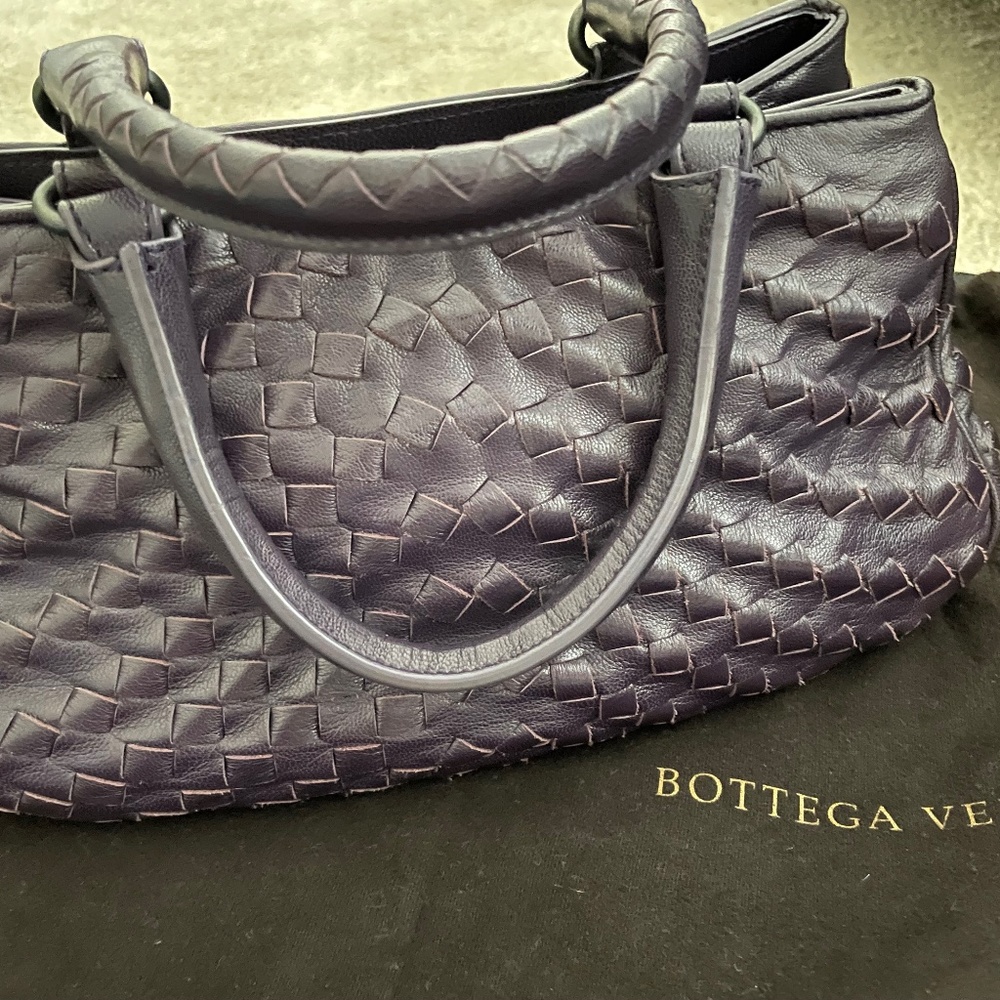 BOTTEGA VENETA HANDLE BAG WITH MAKE UP BAG